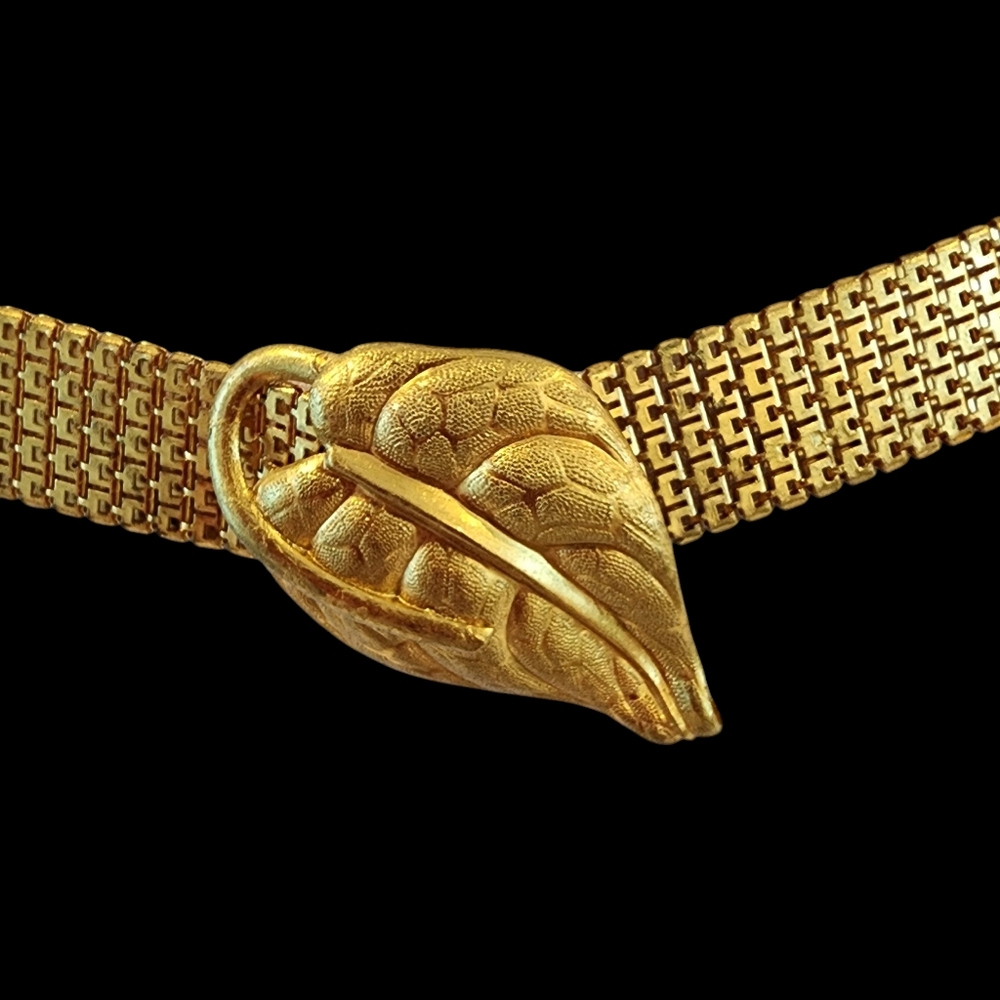 Vintage gold mesh belt with leaf buckle gold tone fixed length